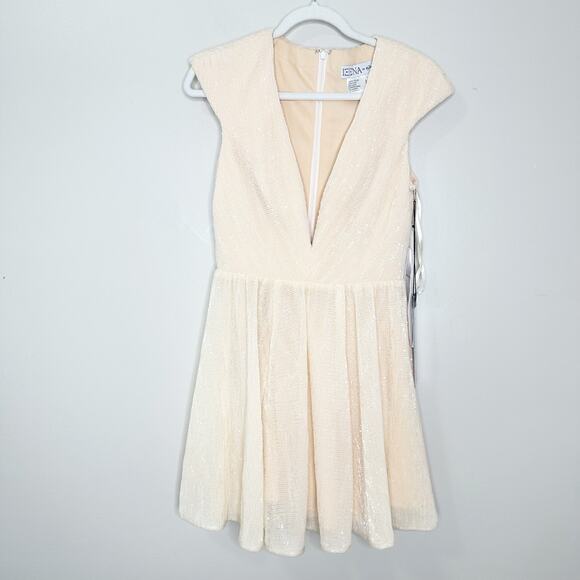 Mac Duggal Ieena 26306 Mini Dress Fit & Flare V-Neck Cap Sleeve Porcelain Size 4 - Picture 3 of 10